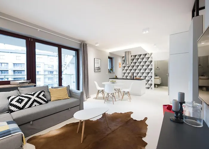 Laurel White Apartment With Jacuzzi Bath And Pool Access